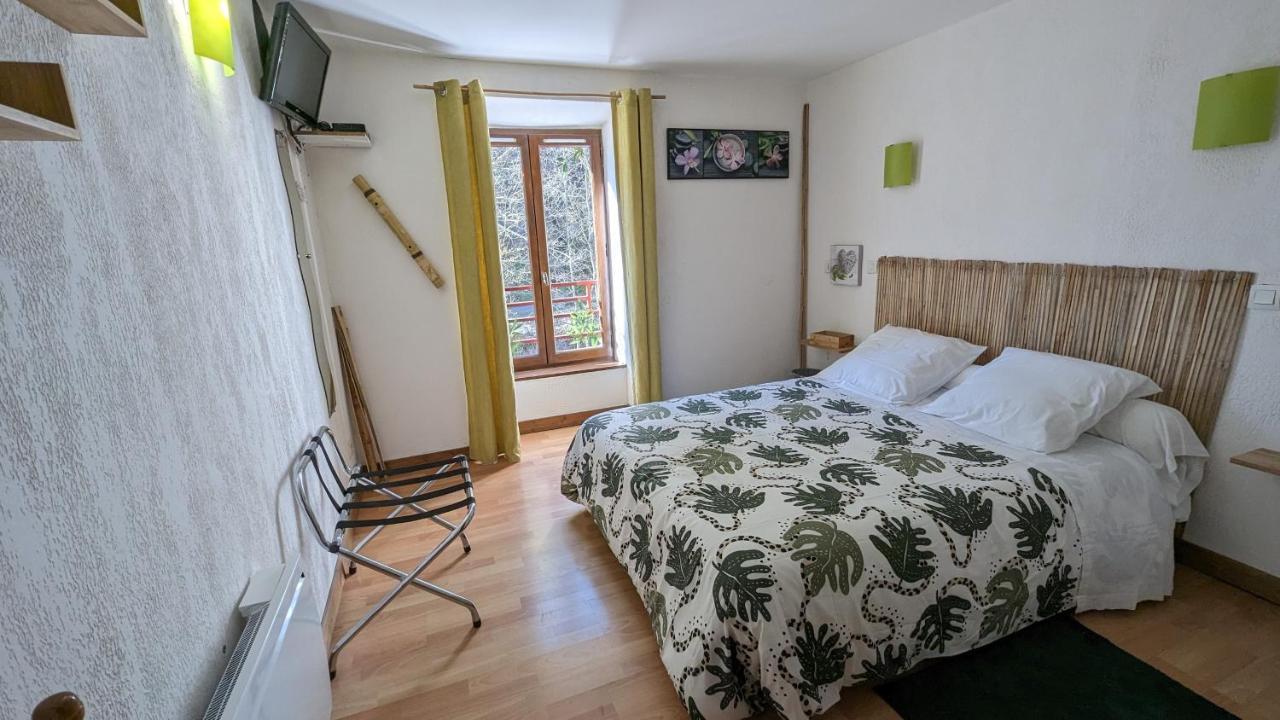 Chambres D'Hotes Les Lits Des Fees Saint-Floret Exterior photo