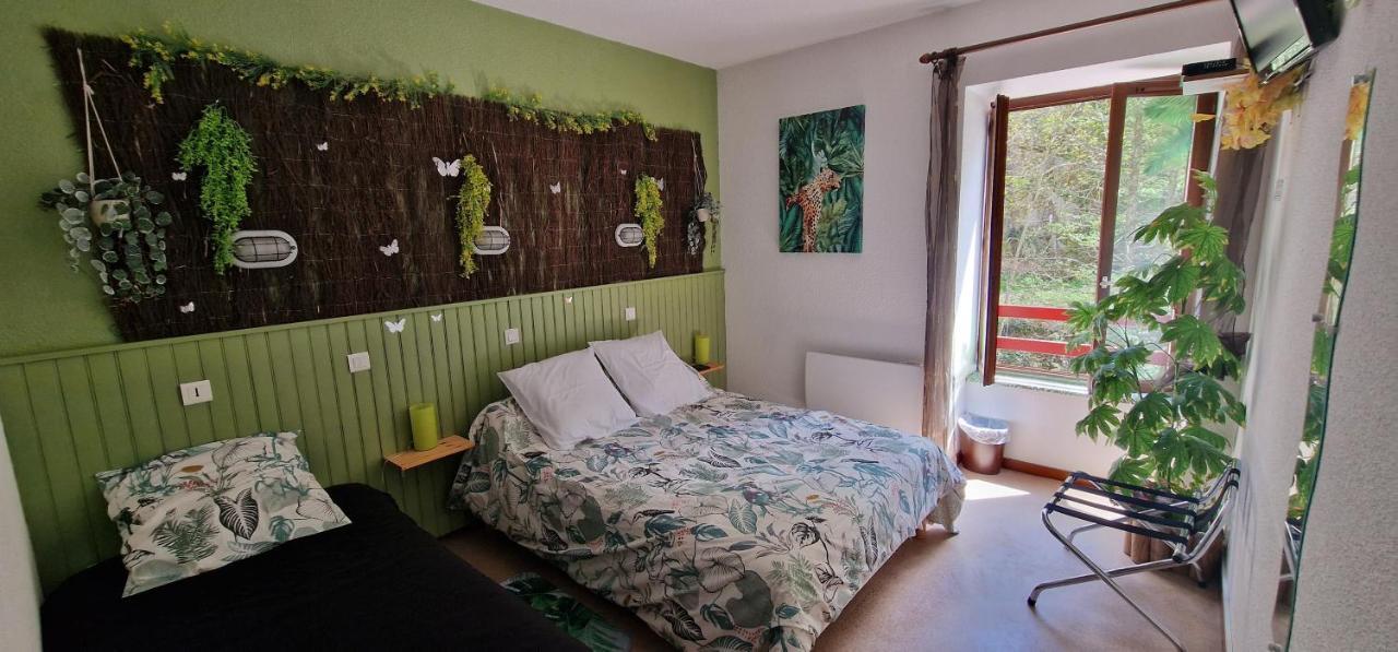 Chambres D'Hotes Les Lits Des Fees Saint-Floret Exterior photo